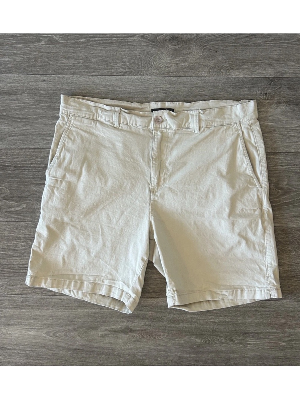 Saks Fifth Avenue Mens 34 Chino Shorts Cream Khaki Stretch Cotton Flat Front